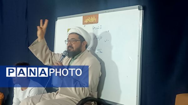 کلاس درس و اخلاق برای معتکفین اعتکاف دانش‌آموزی «سه روز در بهشت»