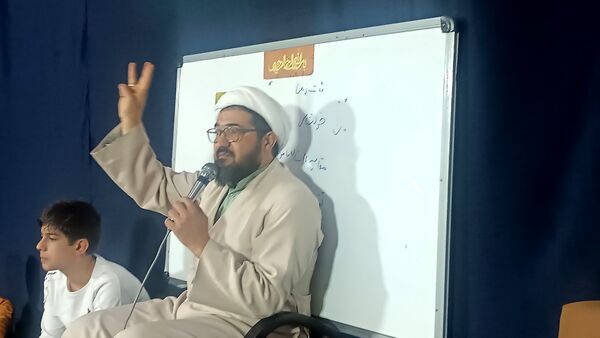 کلاس درس و اخلاق برای معتکفین اعتکاف دانش‌آموزی «سه روز در بهشت»