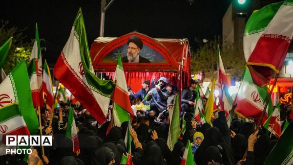  روزهای دلتنگی؛ شهادت پدر، آرزوی پرواز، تشییع شهدا