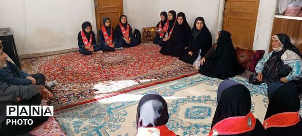 دیدار دانش آموزان پیشتاز با خانواده شهید شهامتی