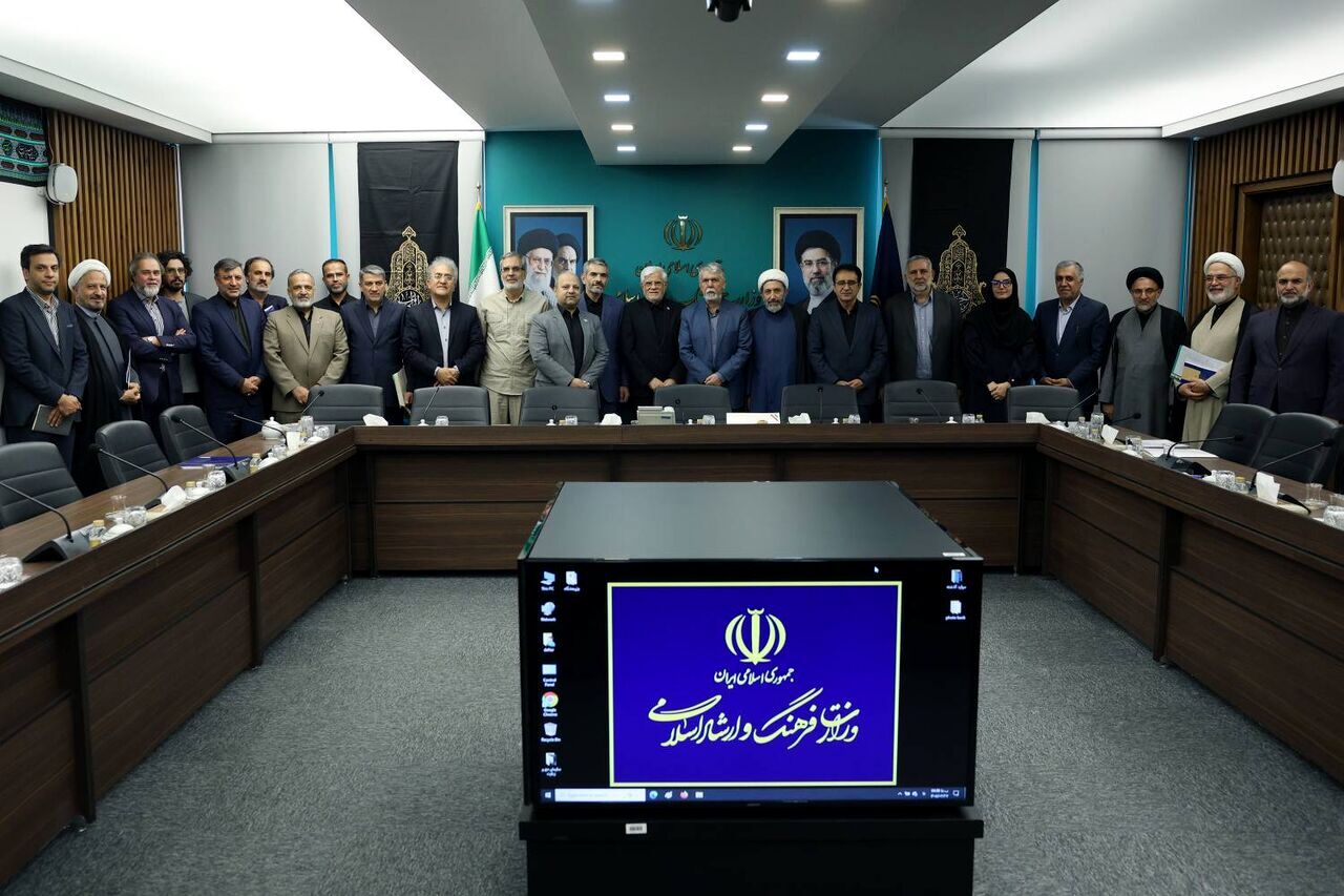 عارف: نگاه قیم مآبانه به مردم و اهل فرهنگ کنار گذاشته شود