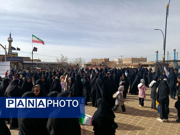 حضور پرشور مردم در راهپیمایی ۲۲ بهمن شهرستان کندر