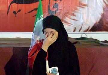 میان اشک‌های محرم، دلتنگ رهبر شهیدمان هستیم 