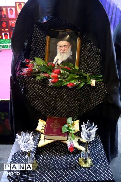 سوگواره شبانه دانش آموزان تبریز در تجمعات مردمی برای رهبر شهید