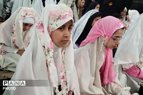 نسل نو در آینه ایمان؛ حضور دل‌نشین نوجوانان نماز جمعه بهارستان
