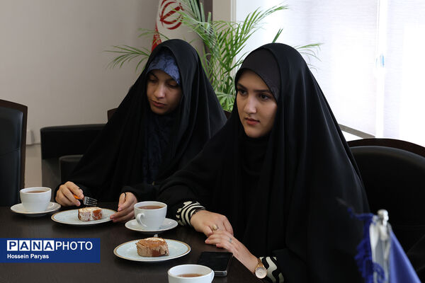 دیدار دانش‌آموز خبرنگاران پانای البرز با مدیرعامل خبرگزاری پانا