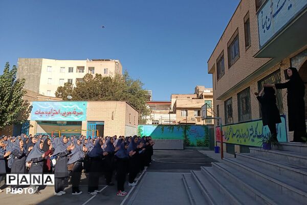 جشن مهر در دبیرستان ایثار و دبیرستان توحید یک شهر قدس