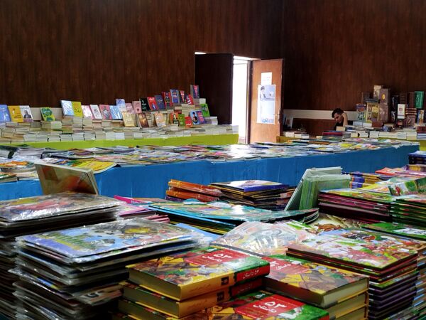 گشایش نمایشگاه کتاب در فرهنگسرای فاروج 