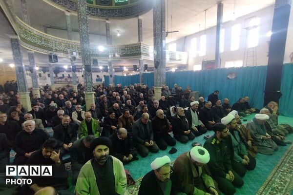 تجمع مردم فیروزکوه در خون‌خواهی امام امت در نماز جمعه