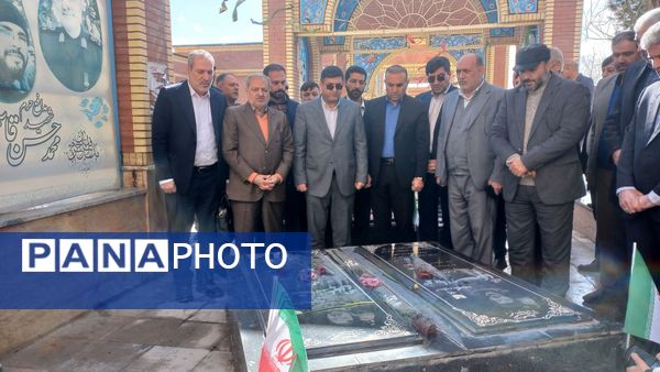 وزیر آموزش و پرورش در گلزار شهدای شهرکرد