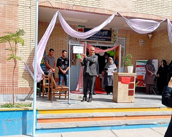 نواخته شدن زنگ مهر در مدارس شهرستان خلیل‌آباد 