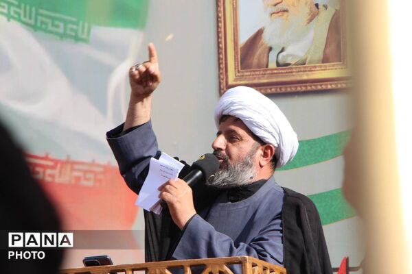 بیعت مردم دارالعباده شهر یزد با رهبر جدید انقلاب اسلامی ایران
