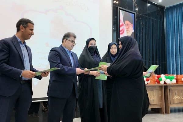 تمرکز بر توانمندسازی بانوان فرهنگی در همایش کارآفرینی طب سنتی بوشهر