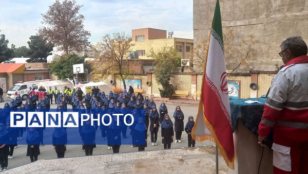 اجرای مانور زلزله با هدف مدرسه ایمن جامعه تاب آور