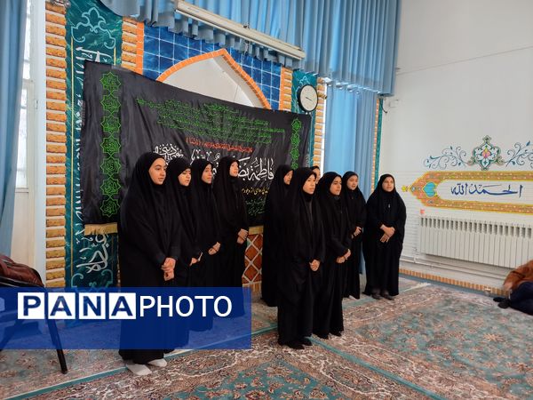 برپایی چایخانه حضرت فاطمه(س) در دبیرستان امجدی یک