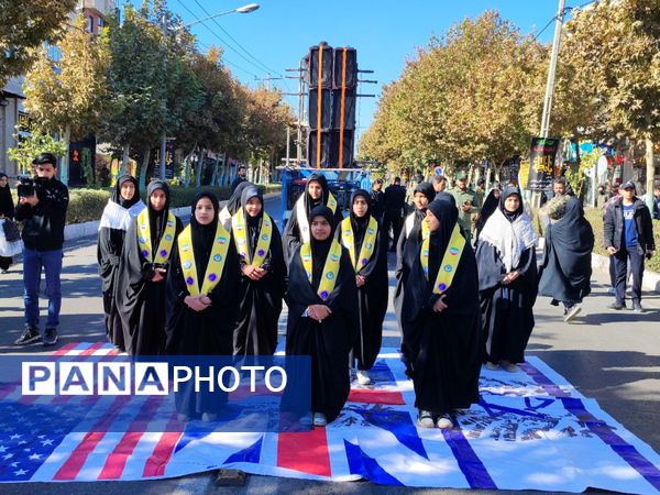 طنین شعارهای ضد استکباری در شاندیز