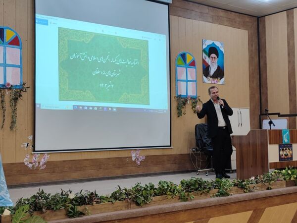 همایش تجلیل از دانش‌آموزان انجمن اسلامی شهرستان مانه و سملقان