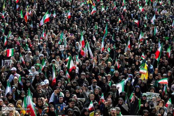 رزمایش دختران «جان‌فدای ایران»
