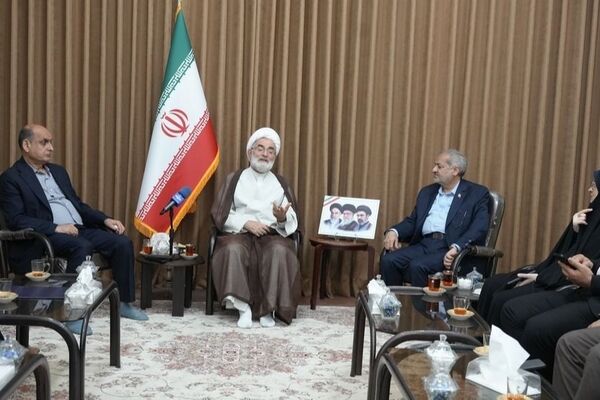 وزیر آموزش و پرورش با نماینده ولی‌فقیه در استان گیلان دیدار کرد