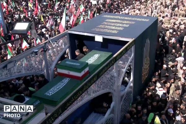 اشک‌ها و بغض‌های میلیونی در مسیر تشییع پیکر مطهر رهبر شهید