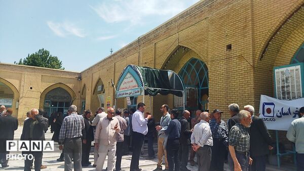 چایخانه مسجد جامع نیشابور میزبان نماز گزاران نیشابوری شد 
