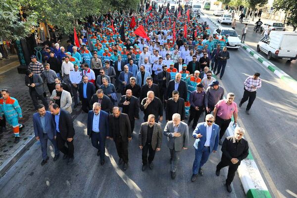 آیین اذن خدمت کاروان ۶۰۰ نفر پاکبان شهرداری مشهد