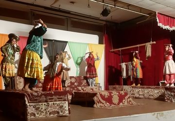 «حشمت خانه»  به روی صحنه رفت