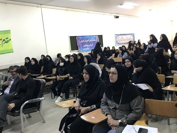 همایش آشنایی با کنکور در دبیرستان عفاف ناحیه ۲ 