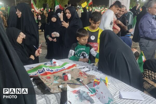 حضور دانش‌آموزان و معلمان دبستان حاتم ناحیه دو شهرری در تجمعات شبانه ضد صهیونیستی