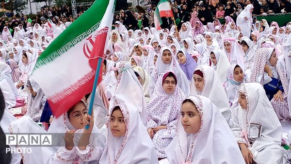 حضور معاون پرورشی وزارت آموزش و پرورش در جمع فرشتگان نمازگزار