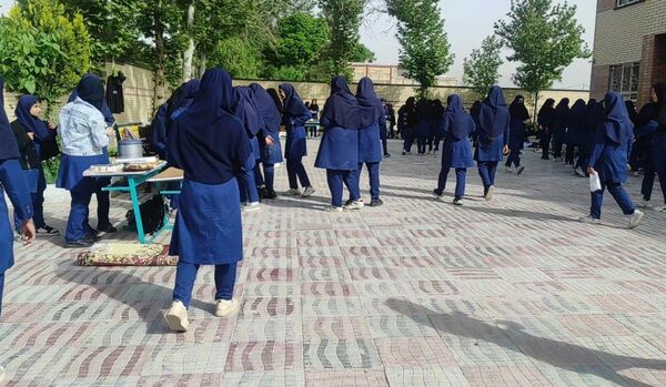 برپایی بازارچه کسب و کار در دبیرستان قلم‌چی۲ بن