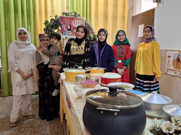 برپایی نمایشگاه «ماها» در دبیرستان شاهد معراج ناحیه یک کرج 