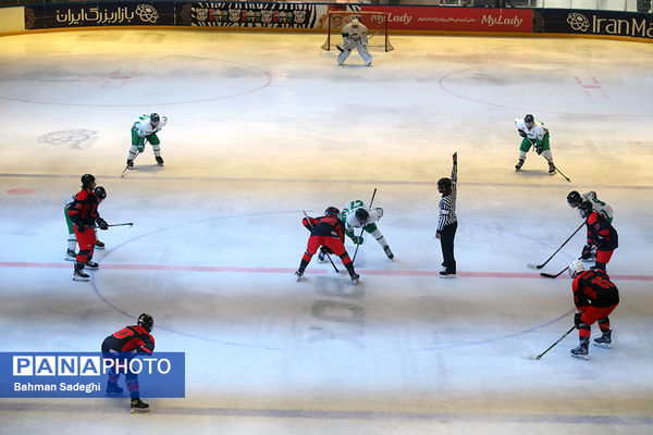 دیدار تیم ملی هاکی روی یخ ایران و تیم جوانان