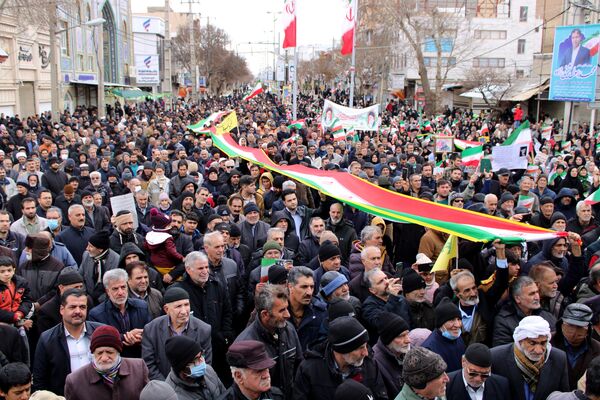 حماسه حضور مردم قروه در راهپیمایی ۲۲ بهمن؛ تجلی وحدت و وفاداری به انقلاب