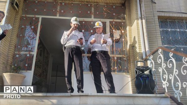  تجلیل از حافظان نظام در دبیرستان شاهد الیگودرز