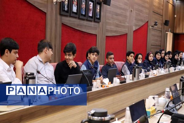 نشست صمیمی فعالین رسانه ای دانش‌آموزان با مدیرعامل خبرگزاری پانا