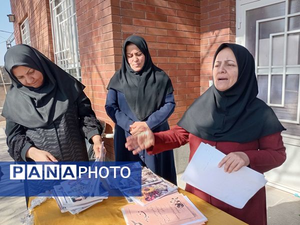 تقدیر از دانش آموزان منتخب هفته بهداشت روان در دبیرستان مادرمهربان خلیل آباد