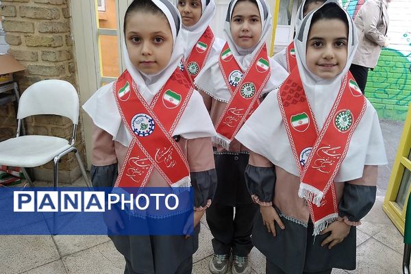 مراسم «لاله‌های روشن» در دبستان دکتر کیهانی 