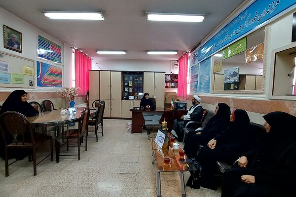 بازدید سرپرست معاونت پرورشی اداره آموزش و پرورش کهریزک از دبیرستان زنده‌یاد الهام شریعت