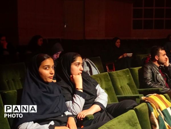 رقابت دانش‌آموزان در بخش هنرهای نمایشی جشنواره «فردا»