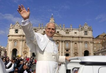 صالحی امیری پیام رئیس‌ جمهور را به پاپ تقدیم کرد