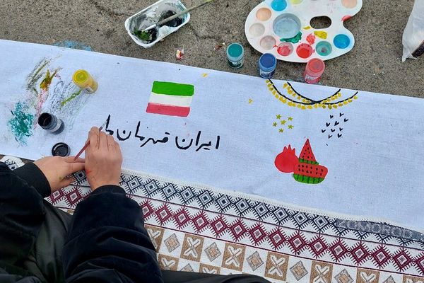 نمایشگاه دست سازه‌های دانش‌آموزان مدرسه شهید شرافت بهارستان‌دو