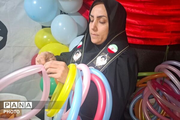 برپایی موکب «مدرسه رهبر شهید» در میدان هفت تیر نسیم‌شهر
