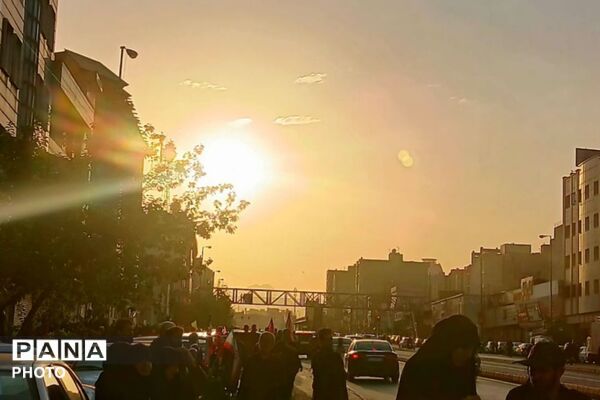 حماسه حضور مردم ایران در مراسم تشییع رهبر شهید