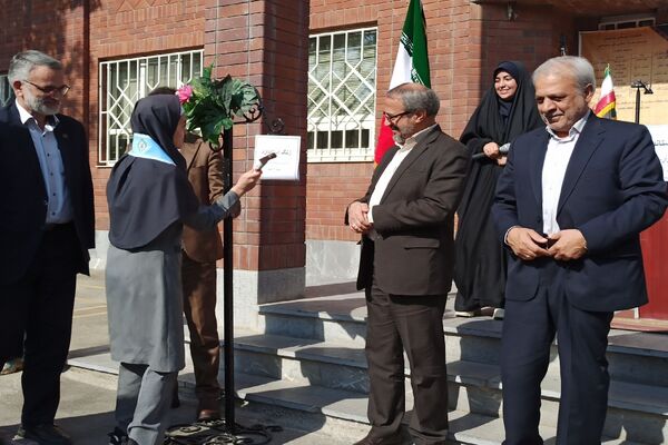 آیین نواختن زنگ استاندارد در هنرستان صدیقه ناظران 
