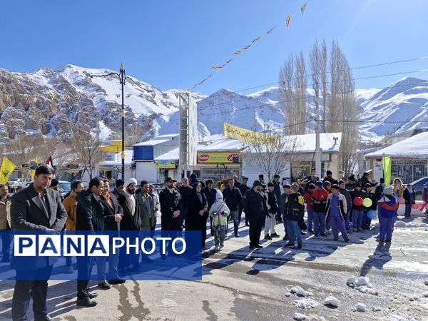 حماسه حضور گرم مردم بلده در سرمای زمستان 