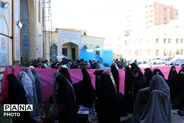 حضور فرهنگیان مردم روزه دار و متدین در نمازجمعه شهرستان ملارد