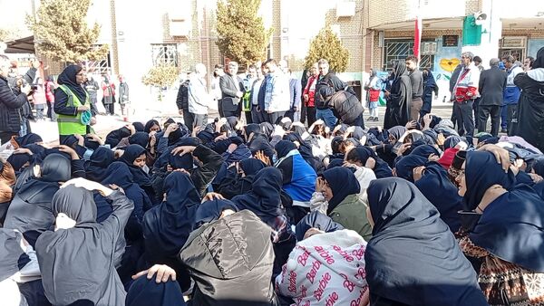 مانور متمرکز زلزله شهرستان ساوجبلاغ همزمان با سراسر کشور در دبیرستان فرزانگان 5 ساوجبلاغ 