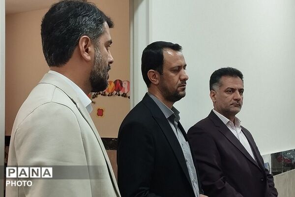 قرآن ، عترت و نماز ؛ سه نشانه برای راهیابی به روشنایی