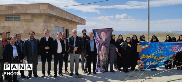 پویش کاشت نهال به یاد شهدای جنگ تحمیلی سوم در بوستان شهدای میناب شهرستان شیروان